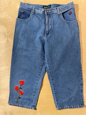 Deja BleuWomen's Blue Embroidered Rose Capris Jeans 9/10 (RP)